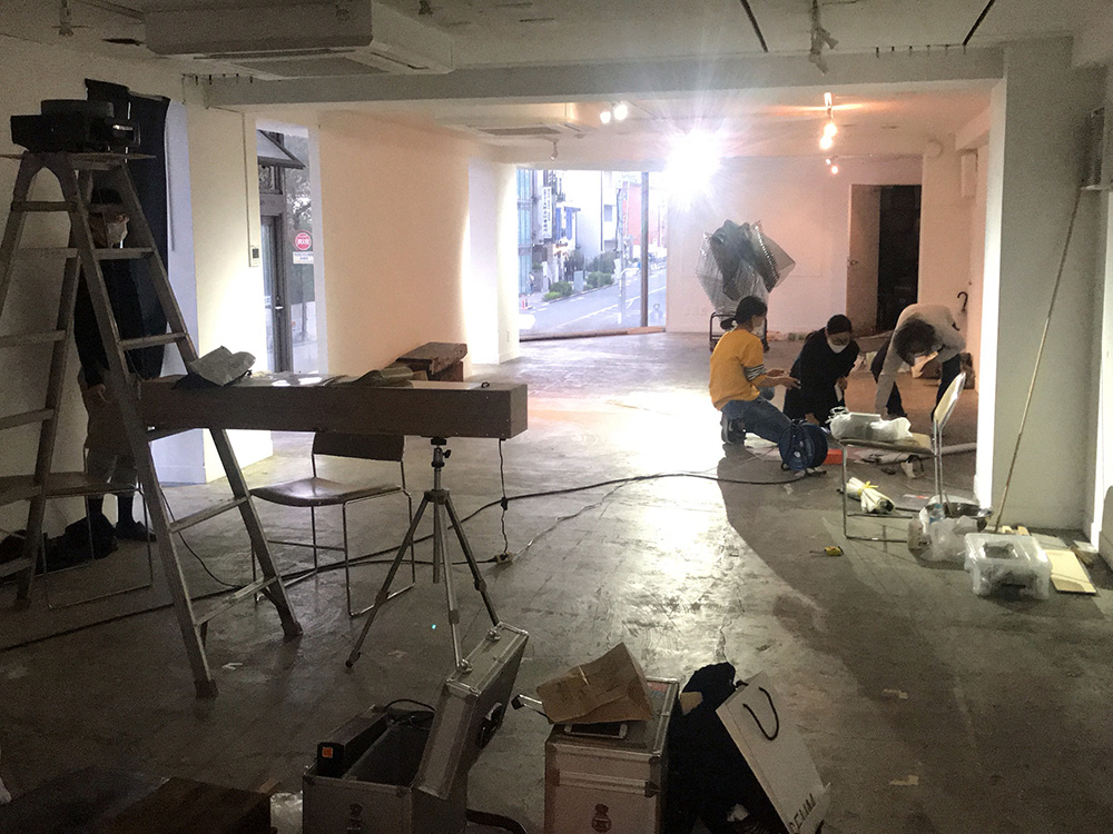 ティンカリング　～身近なもの、こわしたり、つくったり～の体験の様子